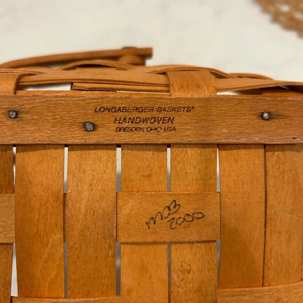 Longaberger 2000 medium berry basket